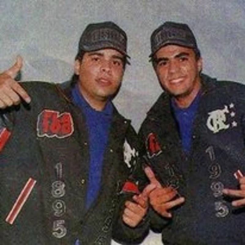 Retrato de MCs Junior & Leonardo